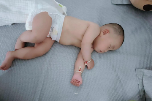 北流几个月宝宝会抬头
